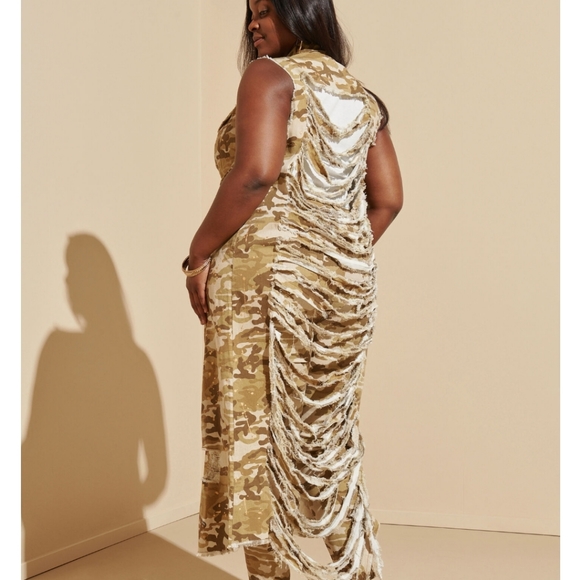 NWT Ashley's Stewart Distressed Camo Print Stretch Denim Vest Size 2X (18-20) - Picture 2 of 4